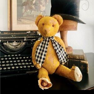 Old Tattered Teddybear / Jointed Mohair Bear